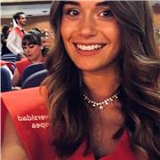 Mi sono laureata in Lingue straniere all’Università di Verona e ho vissuto per quasi 3 anni in Spagna